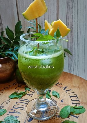 A picture of Raw Mango and Herbs Mojito.