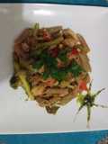Pasta con marisco y vegetales