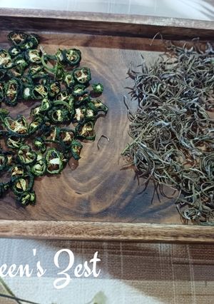 A picture of Shade Dried Fresh Mixed Herbs.