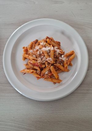 A picture of Creamy Tomato Penne with Pork and Basil.