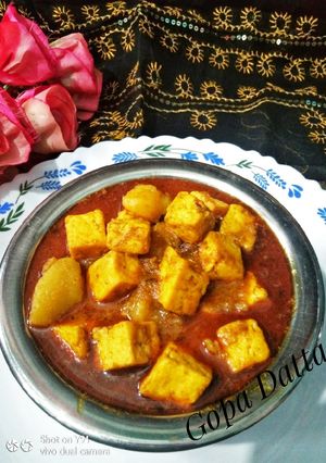 নিরামিষ আলু পনির কারি (Niramish aloo paneer curry recipe in bengali) রেসিপির প্রধান ছবি