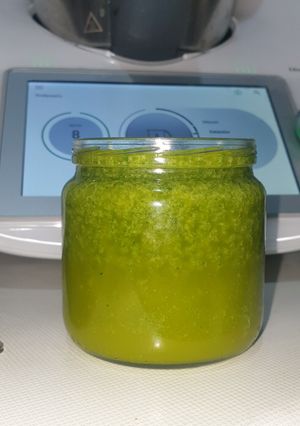 Una foto de Majado de ajo y perejil en Thermomix