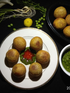 ખસ્તા કચોરી (Khasta Kachori recipe in Gujarati) રેસીપી મુખ્ય ફોટો