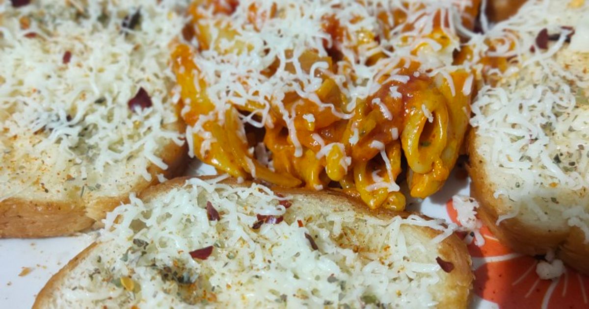 Cheesy Manyo Cheesy Mayo Pasta With Garlic Bread Recipe by Mitali Chavda (Mitali ...