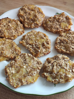 Una foto de Galletas de manzana, plátano y avena