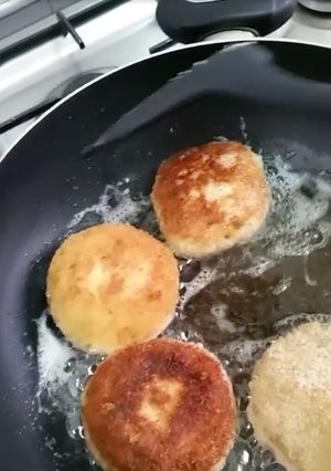 A picture of Mayo Chicken Patties.