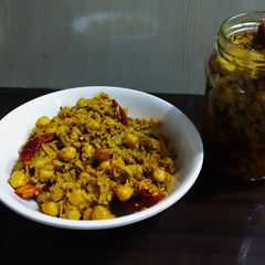 A picture of Chickpeas pickle.