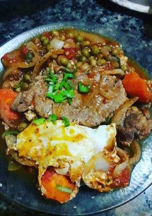 Una foto de Bifes en olla con todo