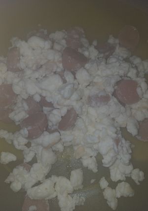 Una foto de Claras de huevo con salchicha