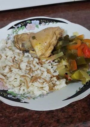 Una foto de Pollo al ajoporro