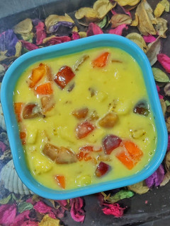 फ्रूट कस्टर्ड(FRUIT CUSTARD RECIPE IN HINDI) रेसिपी मुख्य फोटो