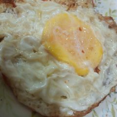 A picture of Simple half fry egg.