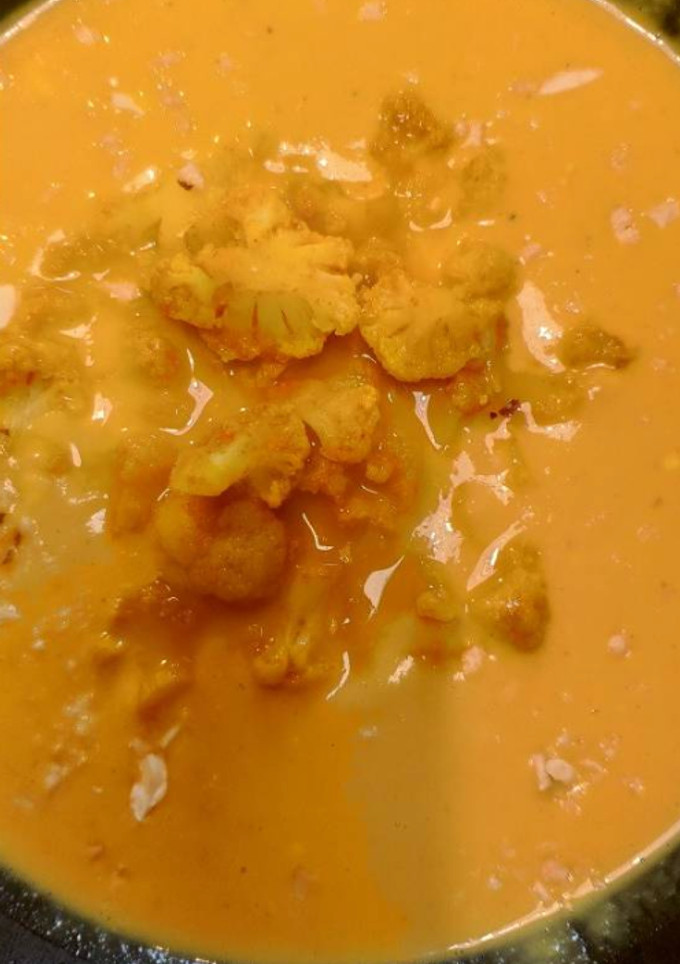 Una foto de Sopa de coliflor al curry