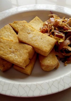 A picture of Awara with egg and onion sauce.