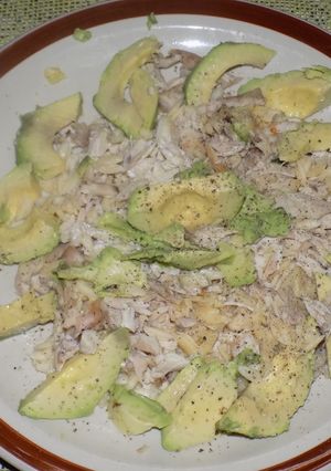 Una foto de Palta, pollo y riso