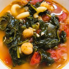 Easy Spinach ~ Garbanzo Soup 🥣 A picture of Easy Spinach ~ Garbanzo Soup 🥣.