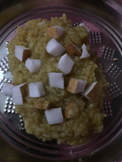 இனிப்பு பொங்கல் (Inippu pongal recipe in tamil) செய்முறை முக்கிய புகைப்படம்