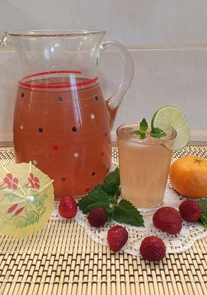 Citromfűves, epres, mandarinos, levendulás limonádé 🍹🍓🍹🍊 recept fotója