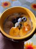 Merenda yogurt, banana, mirtilli, cannella e nocciolata