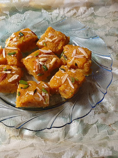 मैंगो बर्फी (Mango barfi recipe in Hindi) रेसिपी मुख्य फोटो
