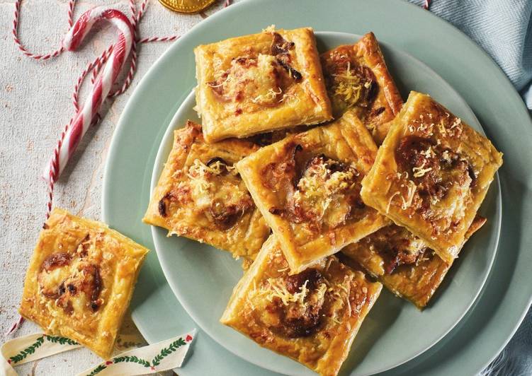 Smoked Cheese &amp; Caramalised Red Onion Tartlets