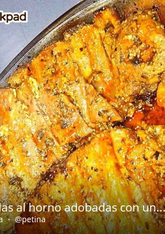 Una foto de Costillas al horno a la mostaza y miel con patatas panadera