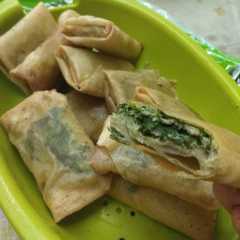 Lumpia telur bayam রেসিপির প্রধান ছবি