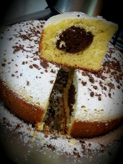 Una foto de Budín de naranja marmolado de chocolate 🍊🍫