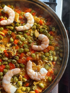 Una foto de Arroz con surtido de mariscos en conserva tipo paella 🥘