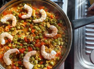 Una foto de Arroz con surtido de mariscos en conserva tipo paella 🥘
