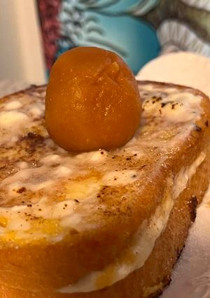 A picture of Gulab jamun French toast.