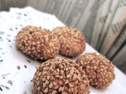 Una foto di ricette dolci con farina sesamo