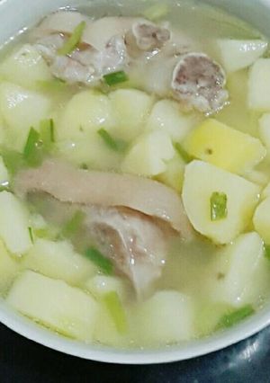 Hình của món Canh khoai tây giò heo.