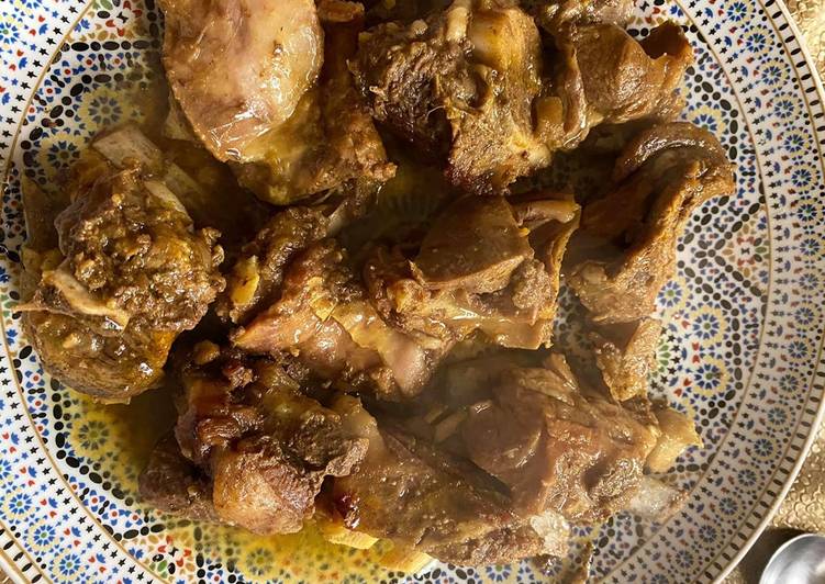 الطنجية المراكشية (أكلة مغربية تشتهر بها مدينة مراكش، لذيذة جدا وتطبخ في الفخار وعلى نار هادئة جدا)