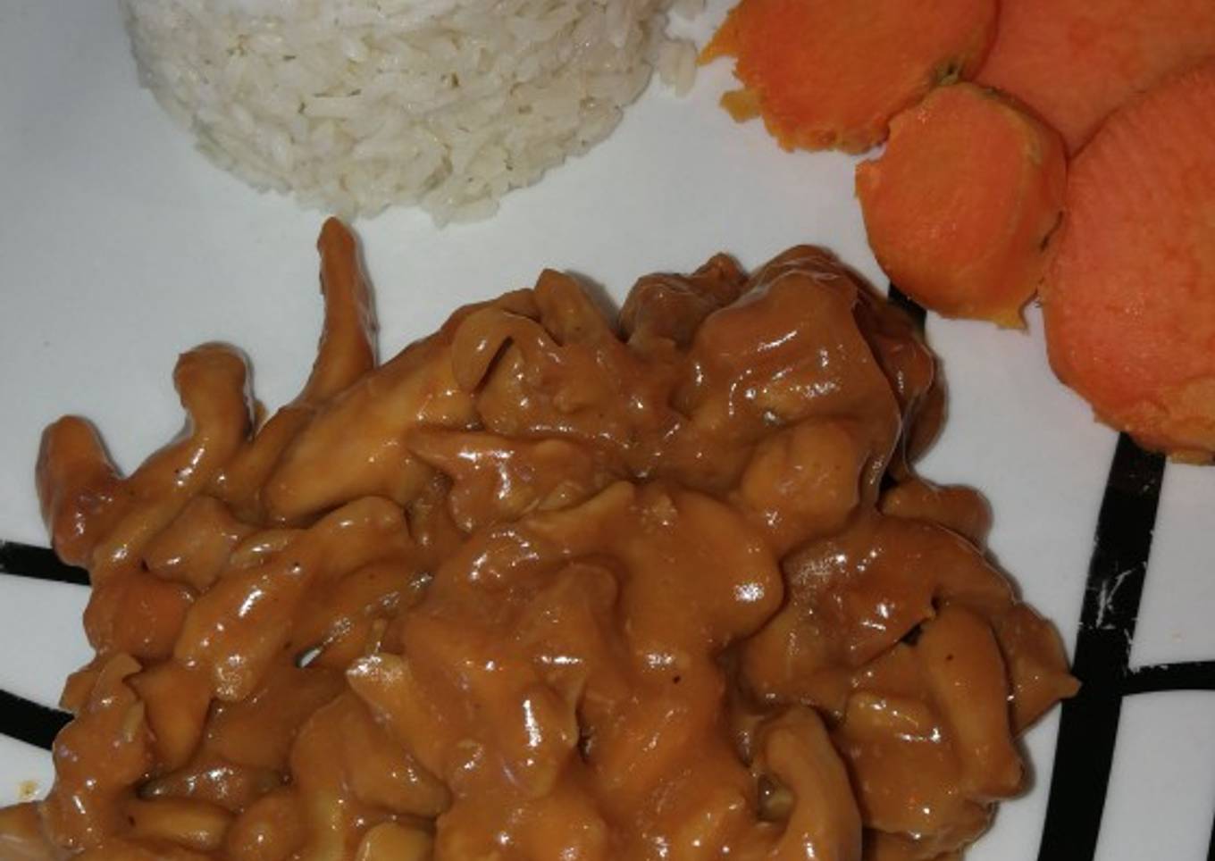 Pollo con almendras