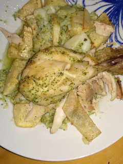 Una foto de Brócolis con papas y pollo