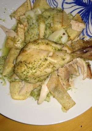 Foto principal de Brócolis con papas y pollo