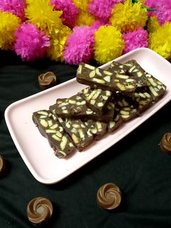 ડ્રાયફ્રુટસ કોફી ચોકલેટ સ્લાઈસ (Dryfruits Coffee Chocolate Slice Recipe in Gujarati) રેસીપી મુખ્ય ફોટો