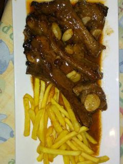 Una foto de Costillas de cerdo 🐷🐖🐽 a la barbacoa