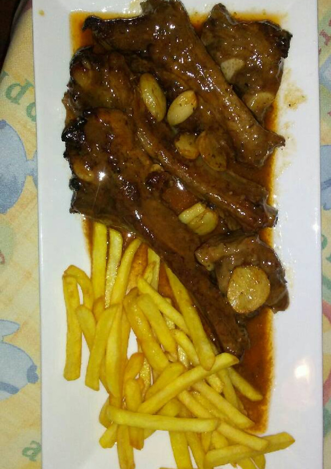Una foto de Costillas de cerdo 🐷🐖🐽 a la barbacoa