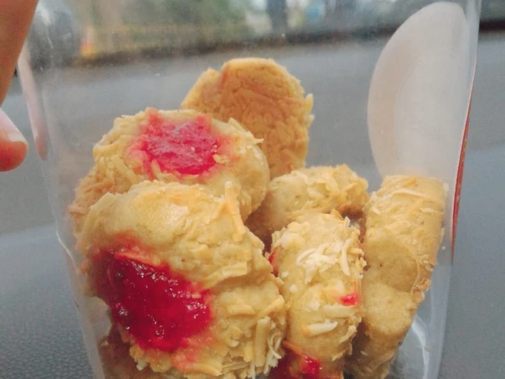 Easy Ways Prepare Recipes Crunchy Strawberry Cheese Thumbprint Cookies the So Delicious Can Pamper Your Tongue.