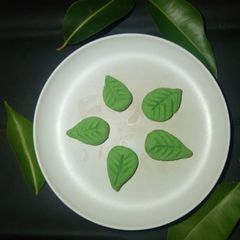 A picture of Leaf cookies.