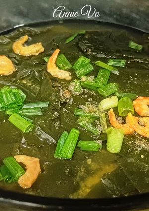 Hình của món Canh rong biển nấu tôm khô.