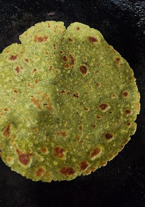 A picture of Palak paratha.