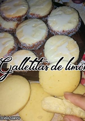 Una foto de Galletitas de limón hechas alfajorcitos!!