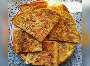 Foto di Cecina con scalogno