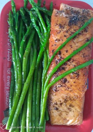 Foto resep Baby asparagus salmon with black paper
