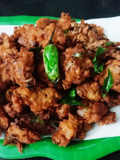 காலிஃலவர் வெங்காய பக்கோடா செய்முறை முக்கிய புகைப்படம்
