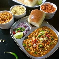 A picture of CHATPATA MISAL PAV (WITH MUNG BEAN SPROUTS).