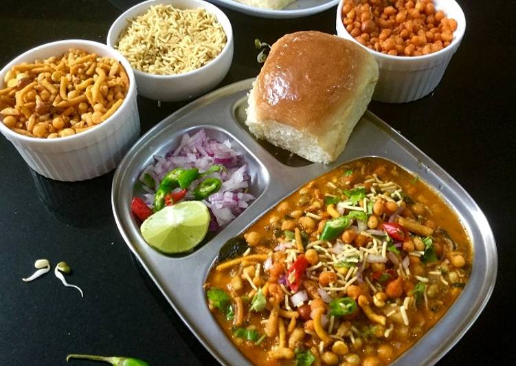 Easiest Way to Make Any-night-of-the-week CHATPATA MISAL PAV (WITH MUNG BEAN SPROUTS)